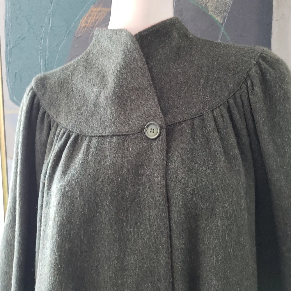 Vintage | Tailored Wool-blend Cape with High Collar - Picture 5 of 16